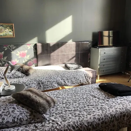 Le Chateau De Bed & Breakfast